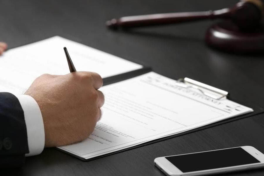 Юридические услуги при сопровождении сделок, анализа и экспертизы договоров в Будённовске